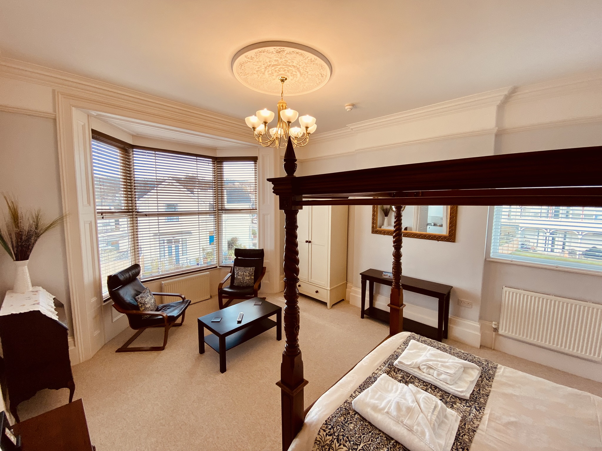 Superior Four Poster